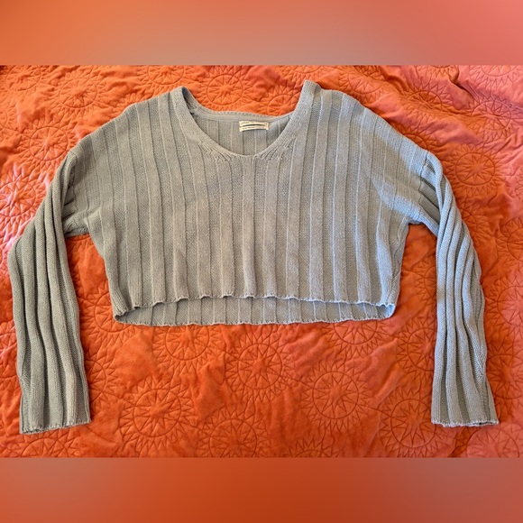 Urban Outfitters Sweaters - Urban Outfitters✨Chunky Ribbed Knit Cropped V-neck Sweater